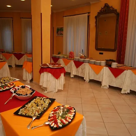 ホテル Nuovo Suisse アラッシオ